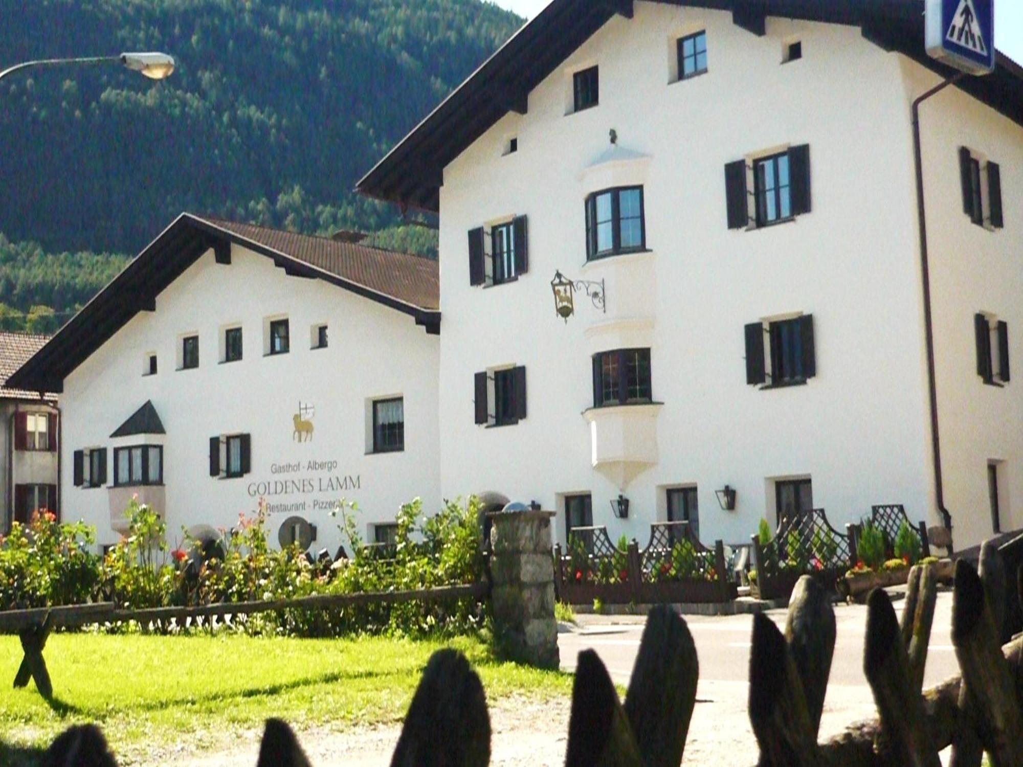 Gasthof Goldenes Lamm Vahrn ภายนอก รูปภาพ