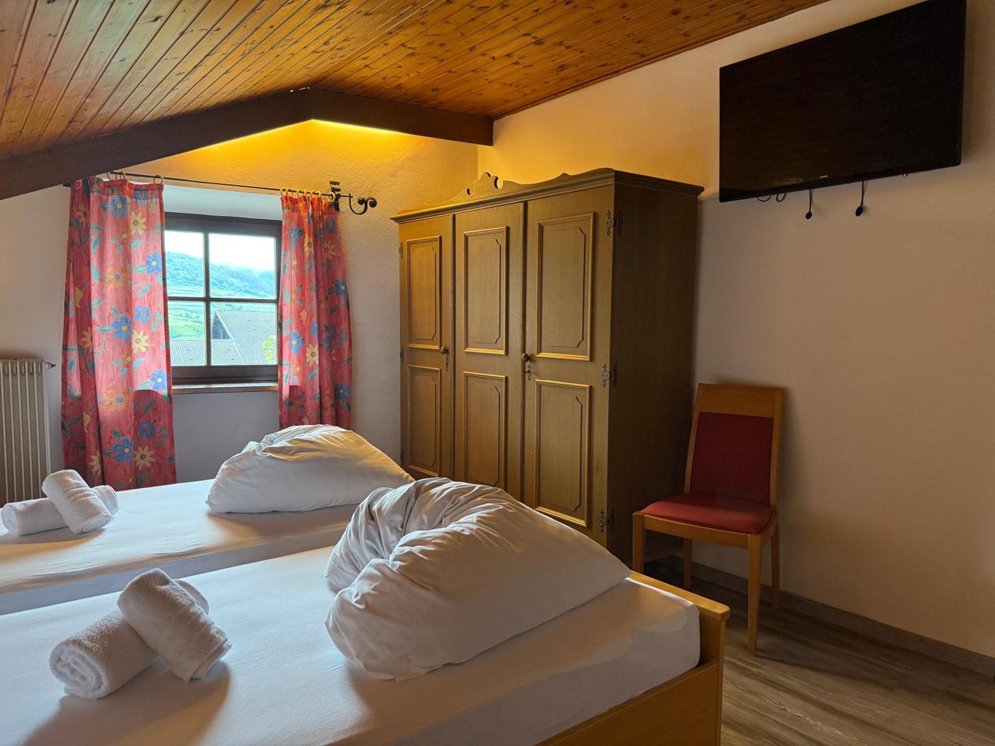 Gasthof Goldenes Lamm Vahrn ภายนอก รูปภาพ