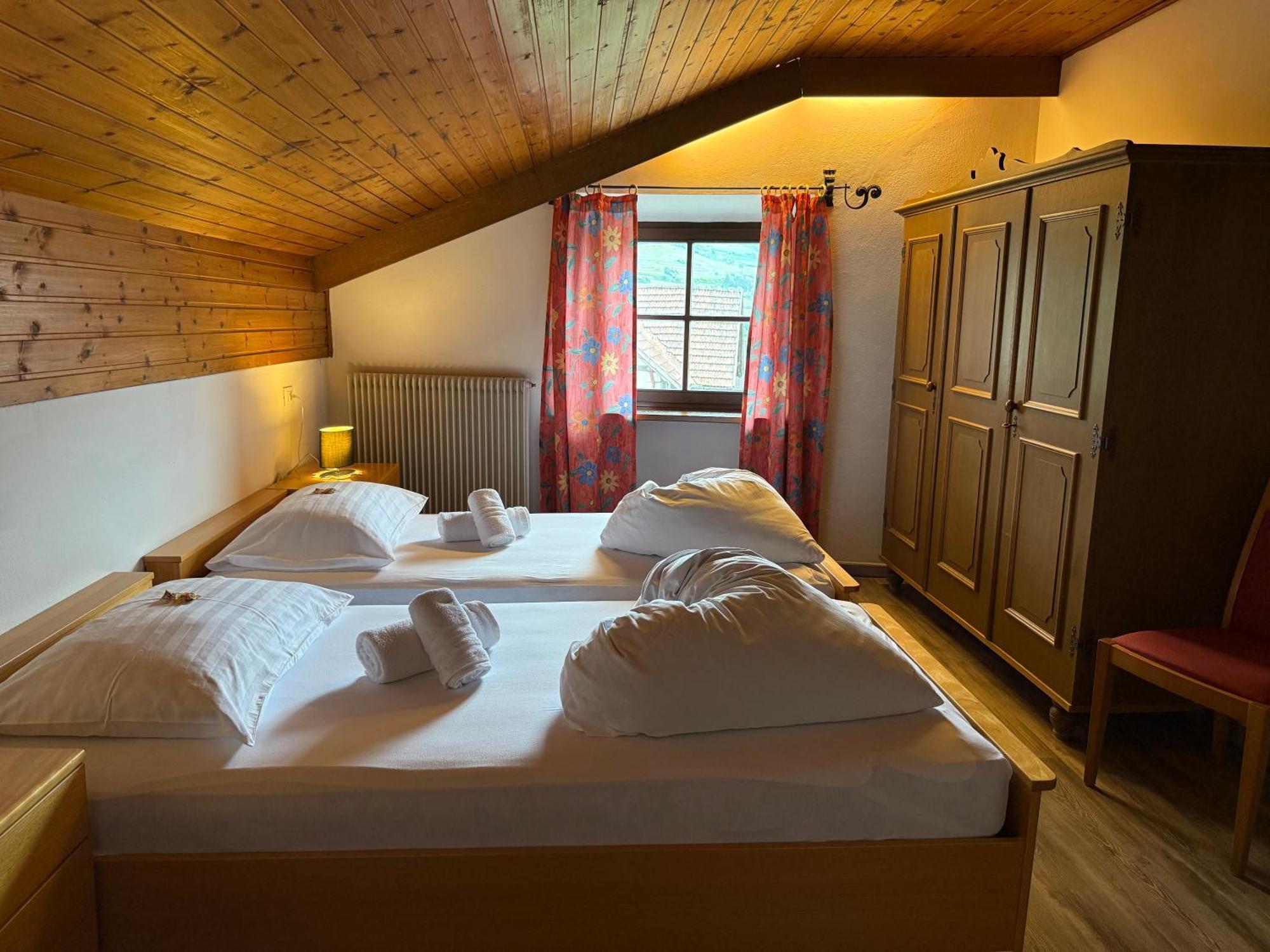 Gasthof Goldenes Lamm Vahrn ภายนอก รูปภาพ