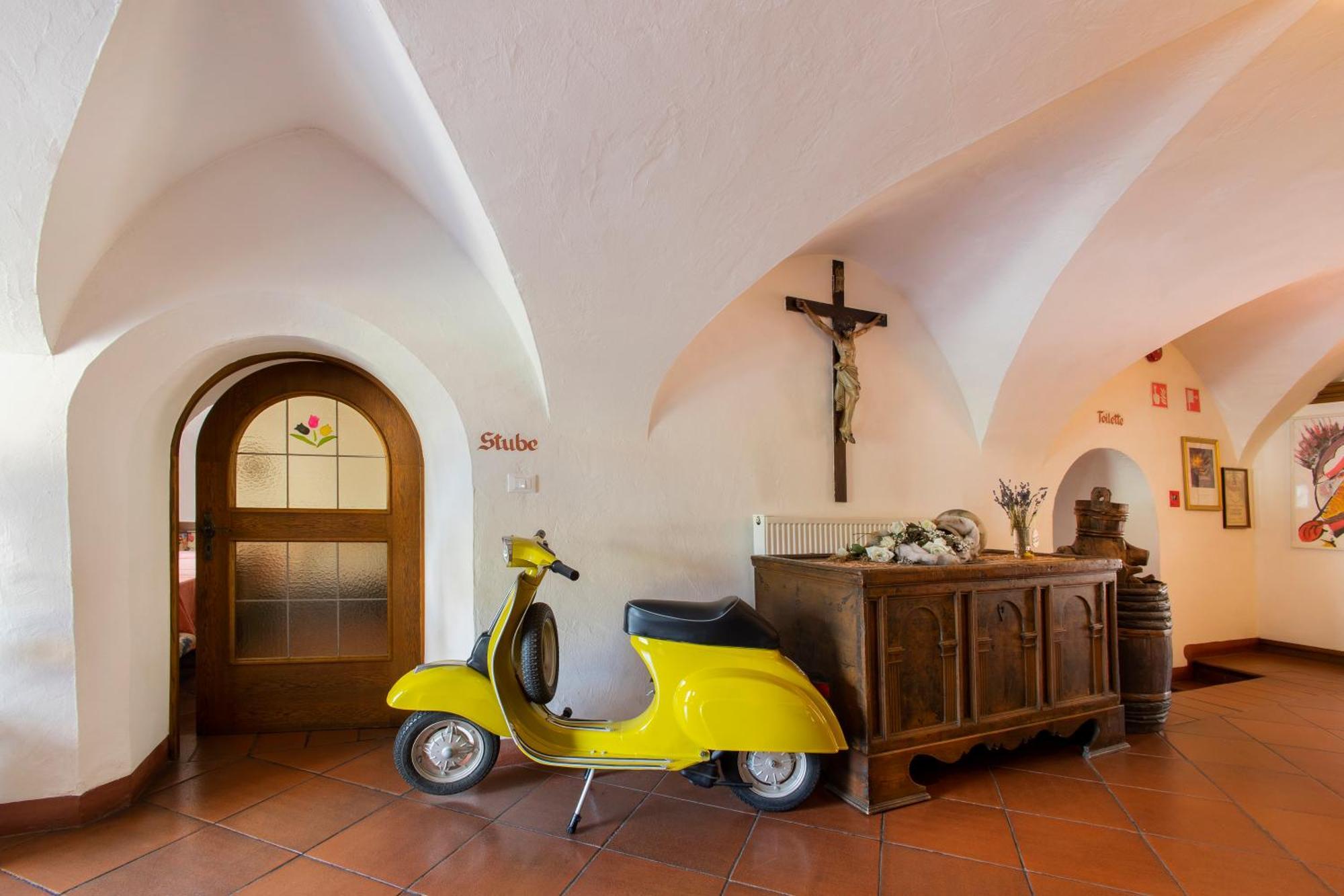 Gasthof Goldenes Lamm Vahrn ภายนอก รูปภาพ