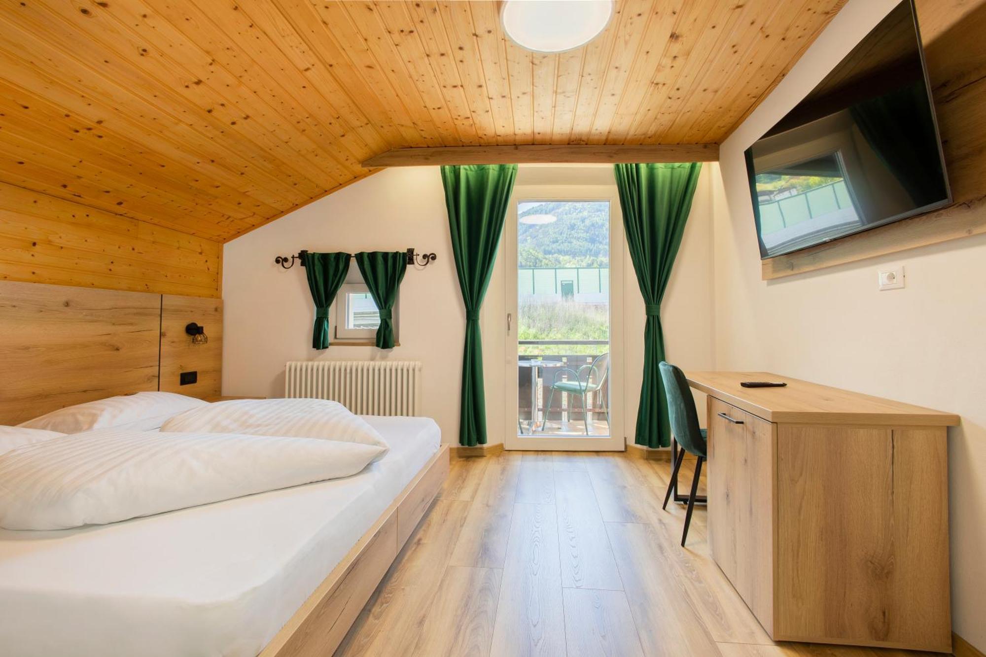 Gasthof Goldenes Lamm Vahrn ภายนอก รูปภาพ
