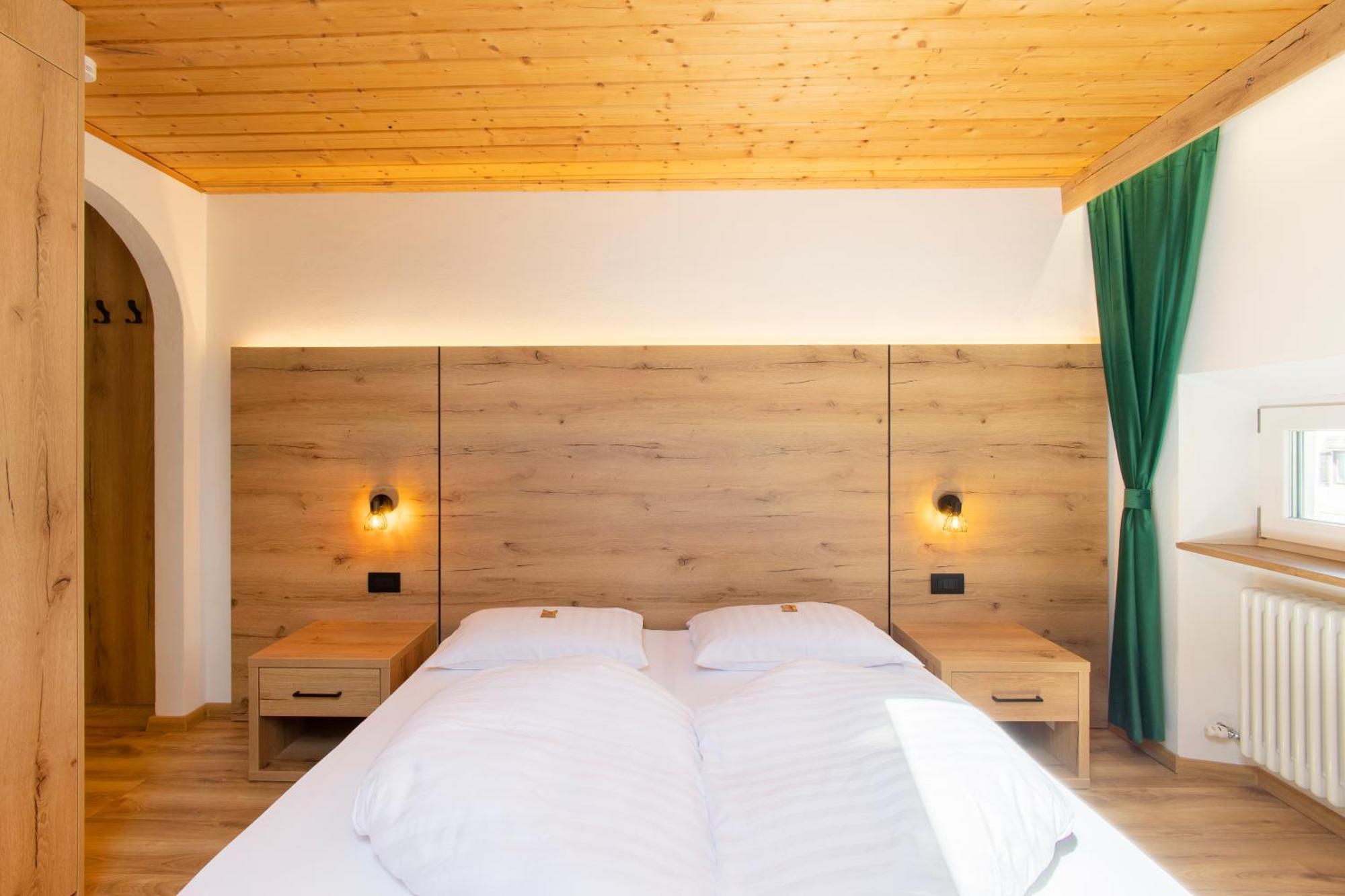 Gasthof Goldenes Lamm Vahrn ภายนอก รูปภาพ